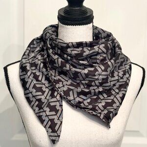New Worthington Black Gray "W" Patterned Light Weight Short Scarf Neck Warmer